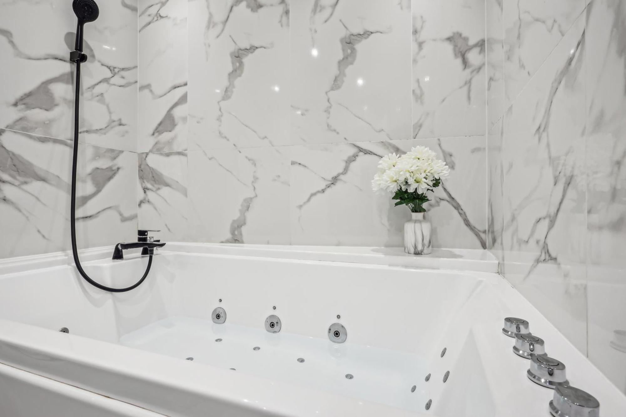 Studio Avec Jacuzzi & Vue Sur Le Parc Soubiran Dammarie-lè-Lys Dış mekan fotoğraf